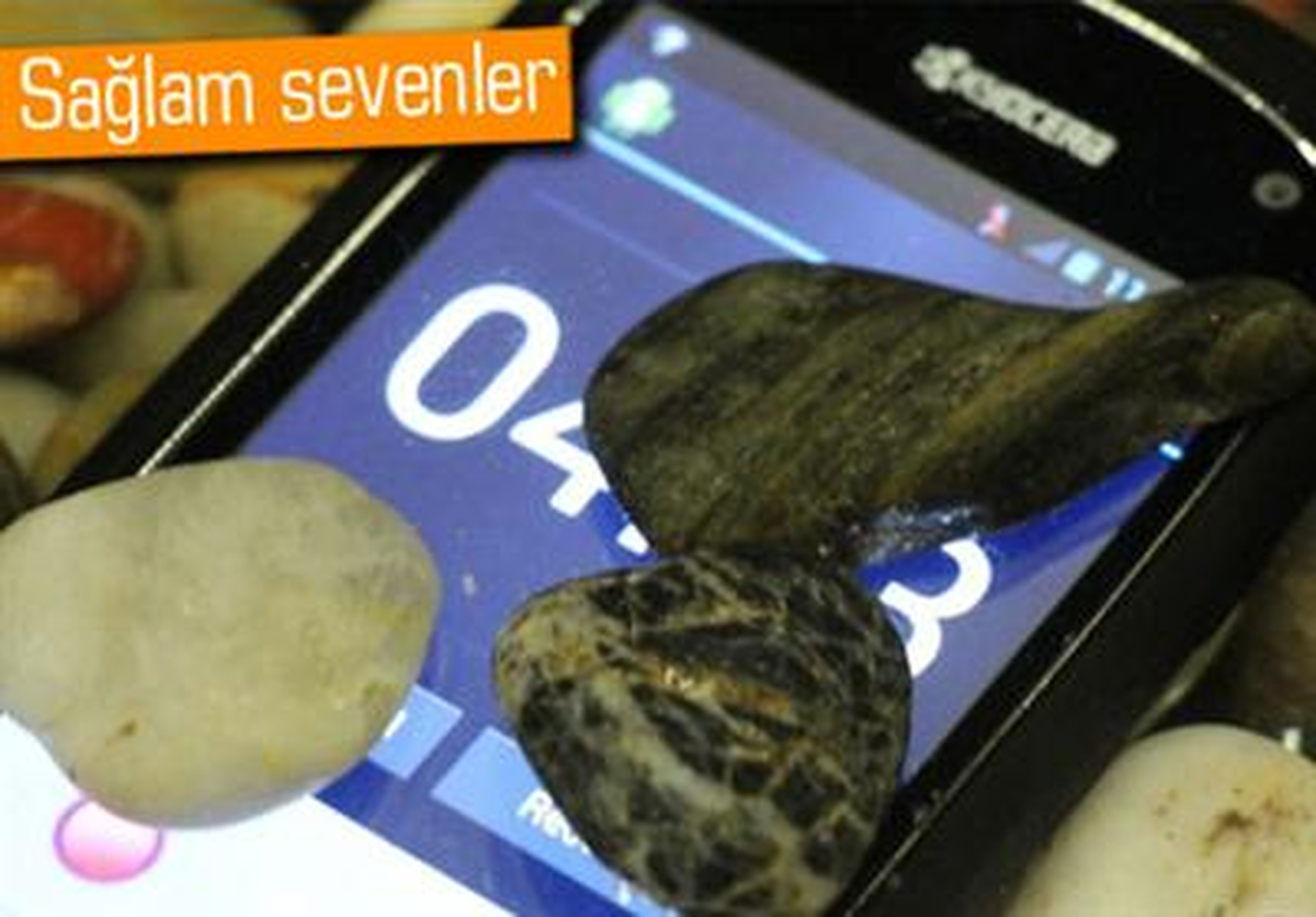 Taş Gibi Telefon Kyocera Torque