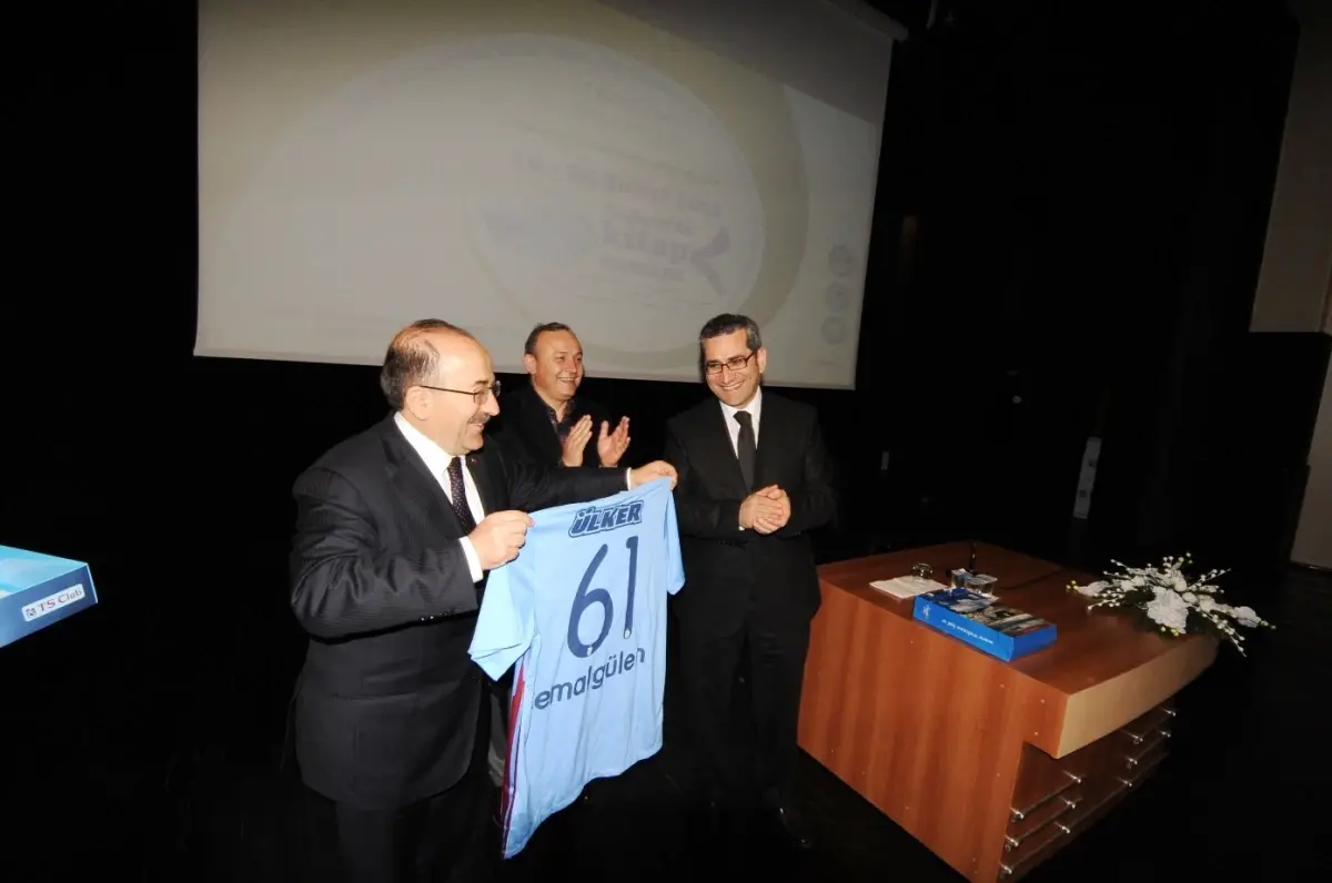 Vali Kızılcık'tan Yazarlara Yakın İlgi