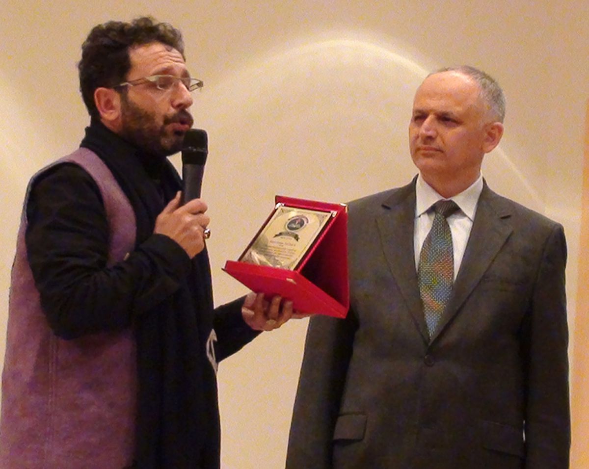 Yazarlardan Polis Myo\'da Söyleşi