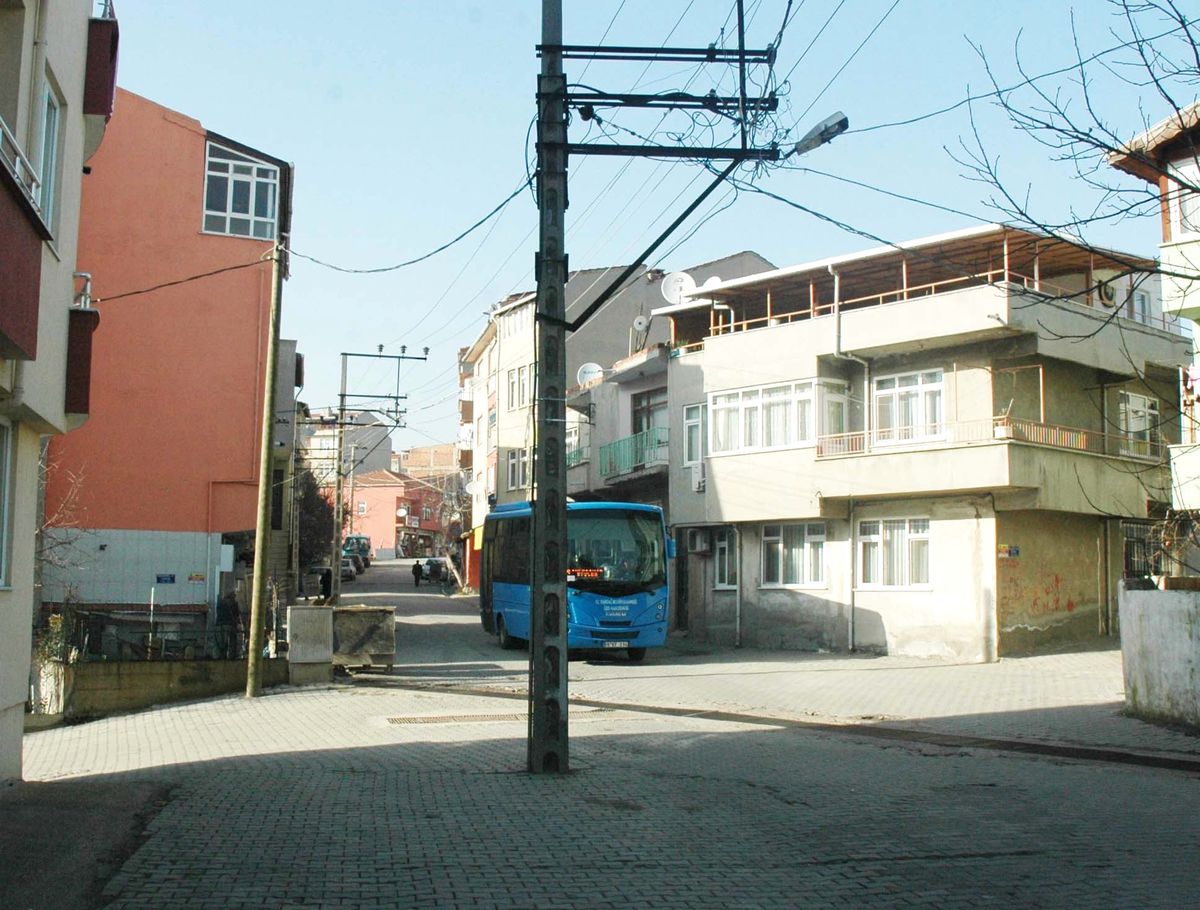 Yol Ortasınki Direğe Vatandaş Tepkisi