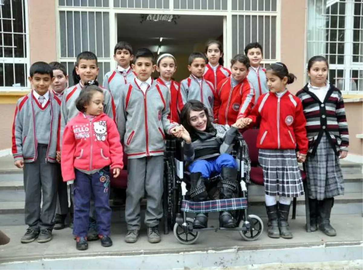 14 Yaşındaki Beyza Tekerlekli Sandalyesine Kavuştu