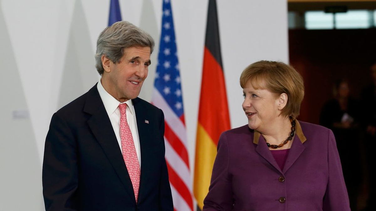 ABD Dışişleri Bakanı Kerry, Merkel ile Bir Araya Geldi