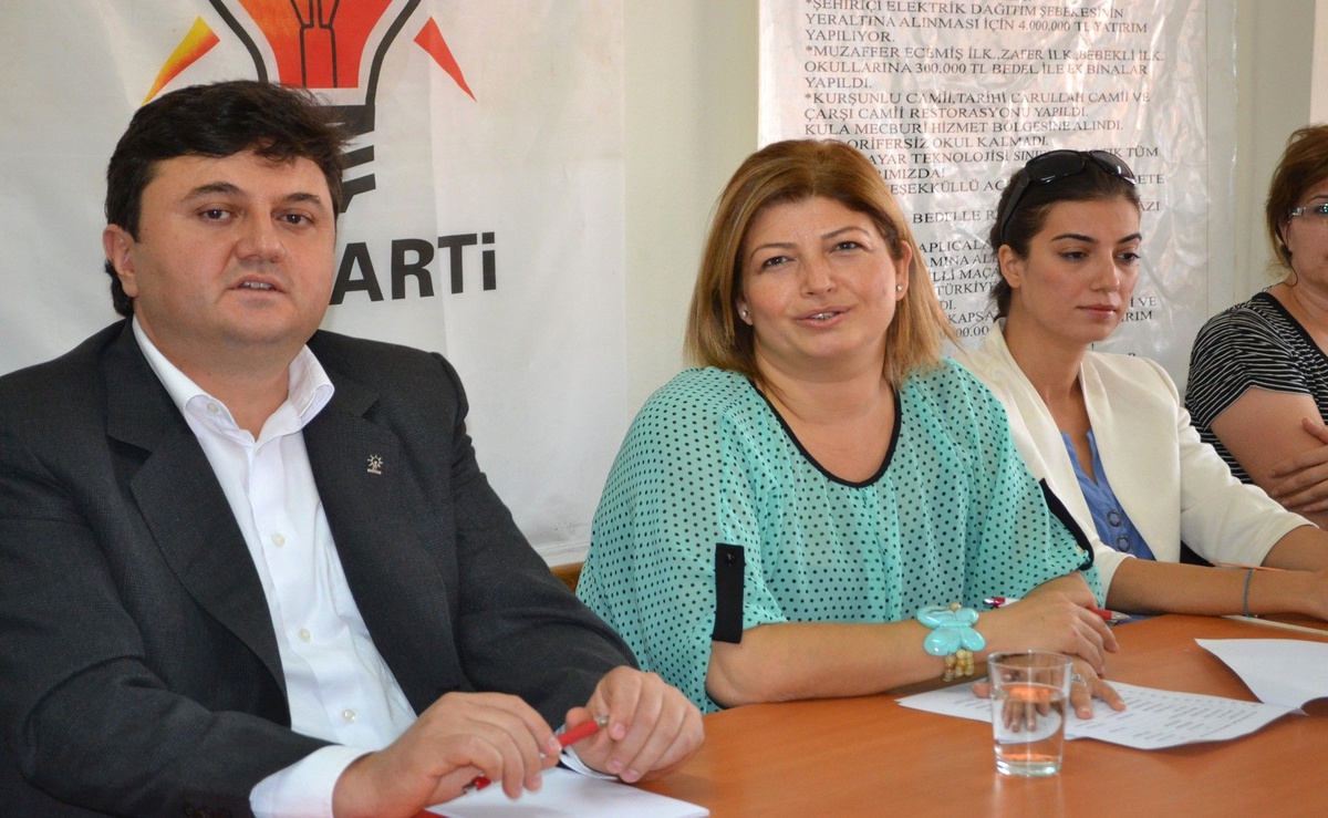 AK Parti Manisa Kadın Kolları Başkanı, İstifa Etti