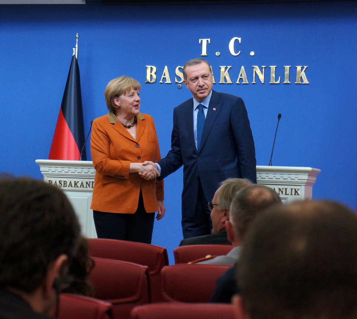 Alman Medyasından Merkel\'in Ziyaretine Eleştri