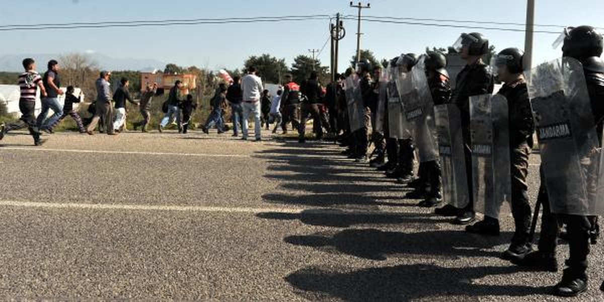 Antalya\'da 2b Protestocuları Yol Kapattı (2)