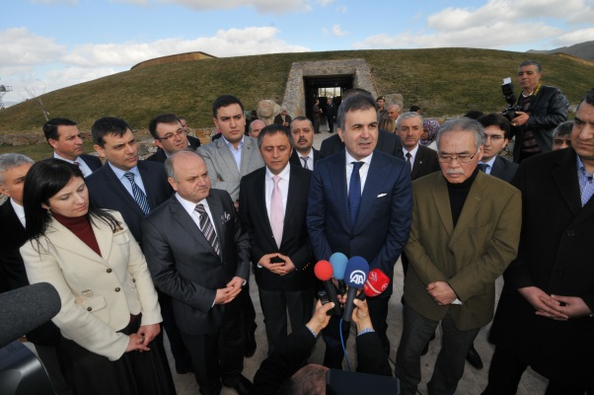 Bakan Çelik: Neşet Ertaş Anadolu\'nun Sesidir