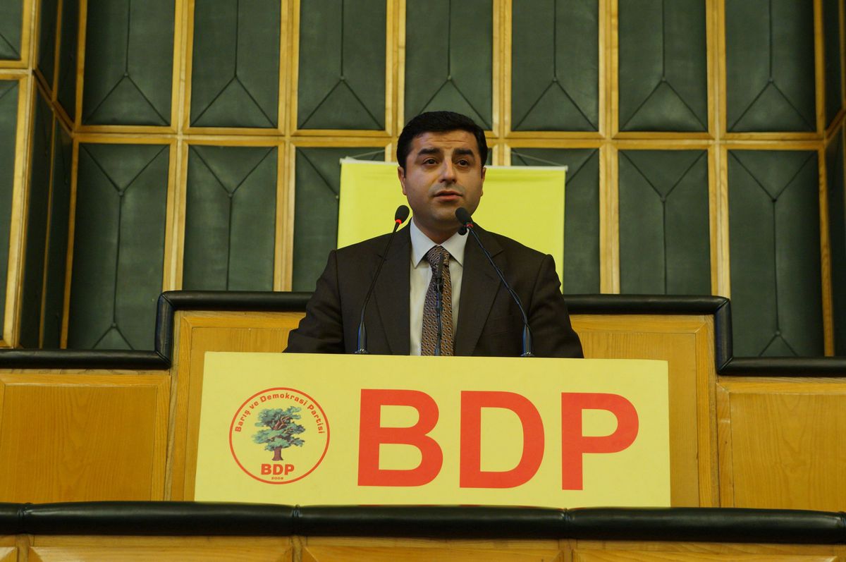 BDP Genel Başkanı Selahattin Demirtaş, İmralı\'dan Gelen Mektubun Parti Genel Merkezine Ulaştığını...