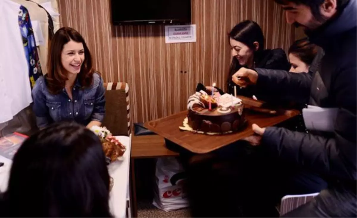 Beren Saat\'e Özel Hediye