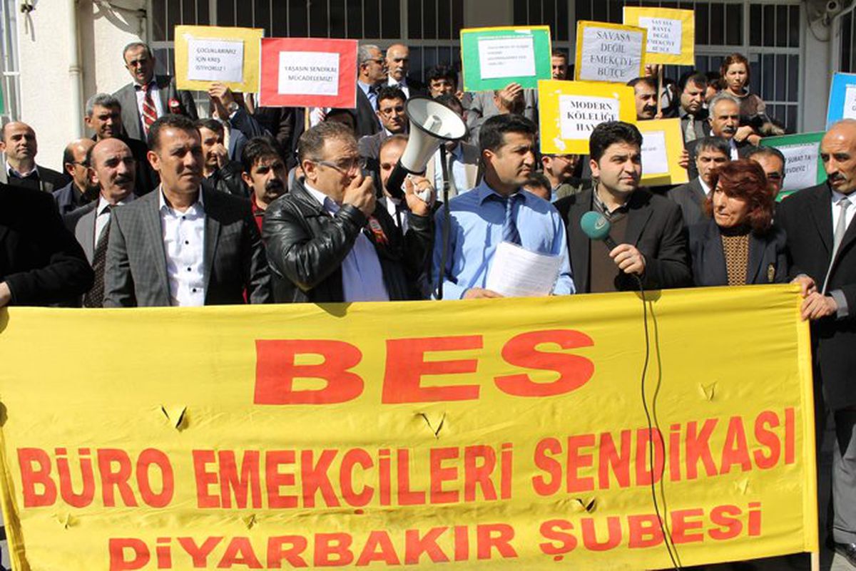 Dev Sağlık-İş\'ten Sendika Hakkı Tepkisi