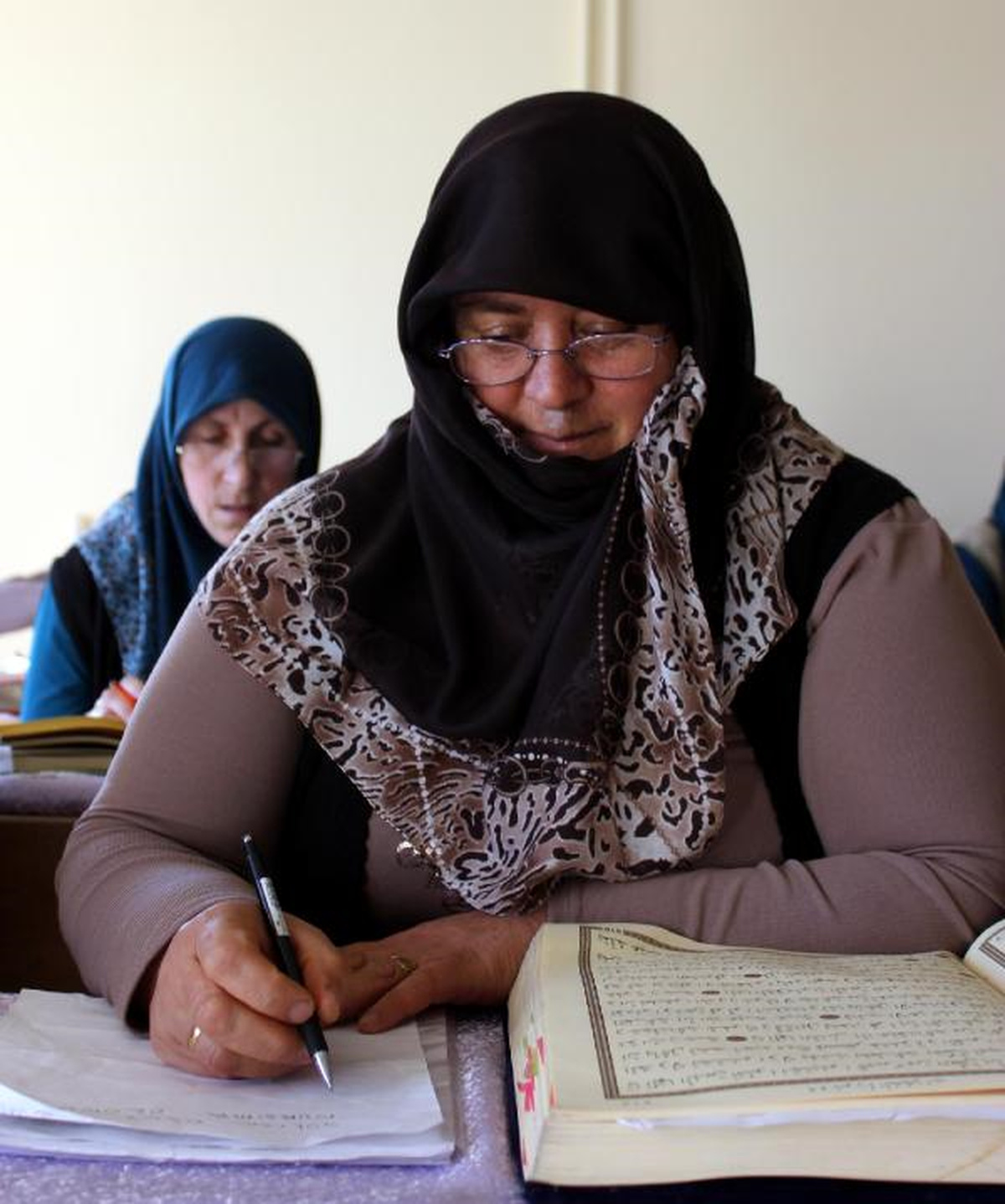 Hem Okuma Yazma, Hem de Kuran Öğrendiler