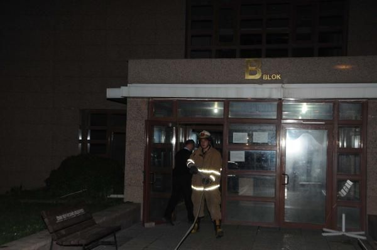İzmir Adliyesi\'nde Yangın Alarmı