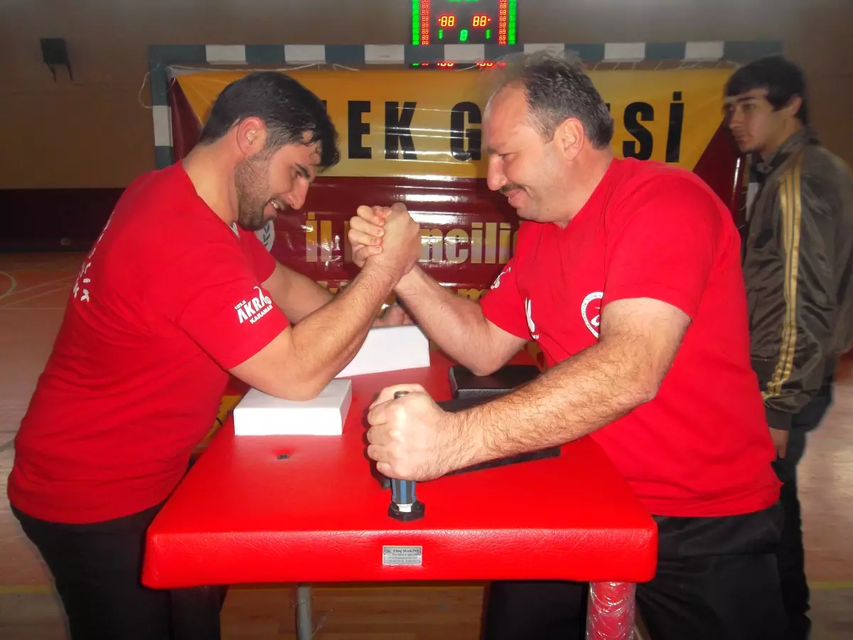 Karaman\'da Bilek Güreşi İl Birinciliği Yarışması