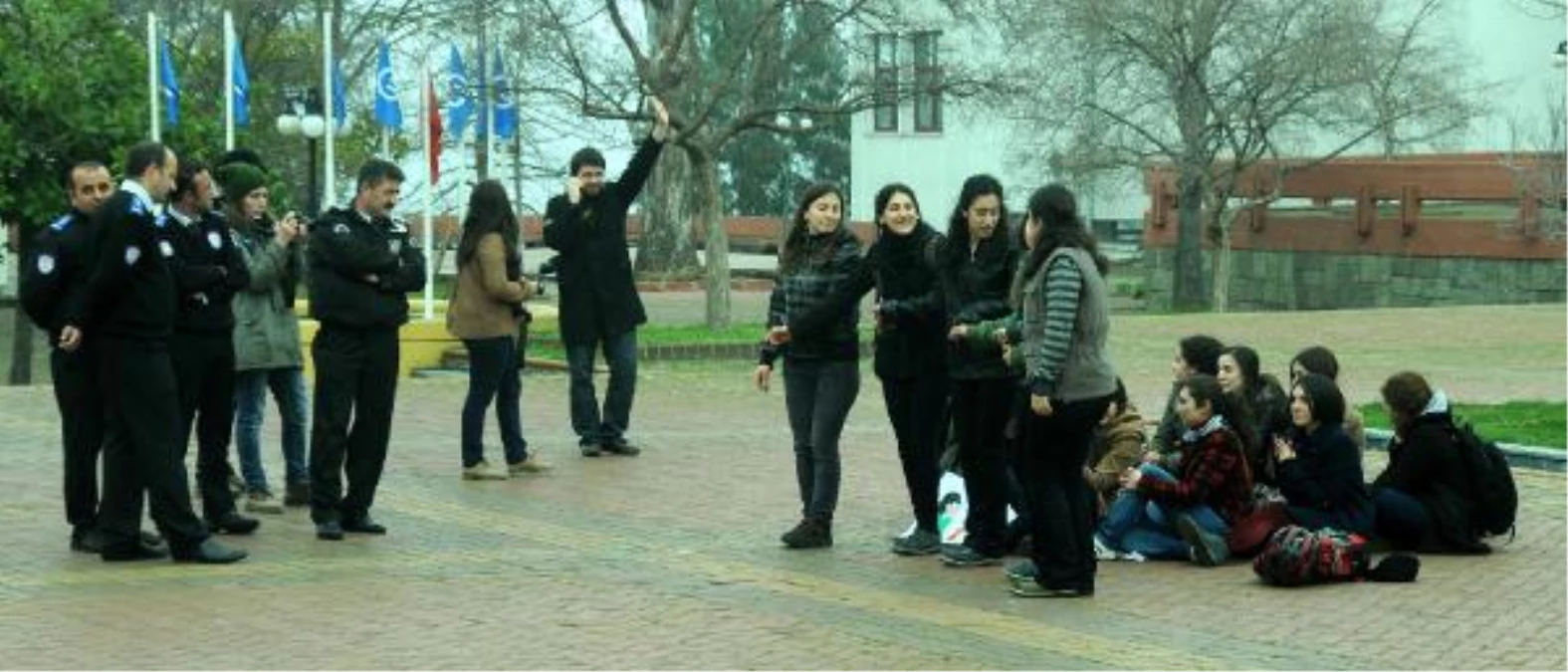 Ktü\'de Kız Öğrencilerle Güvenlikçiler Arasında Arbede