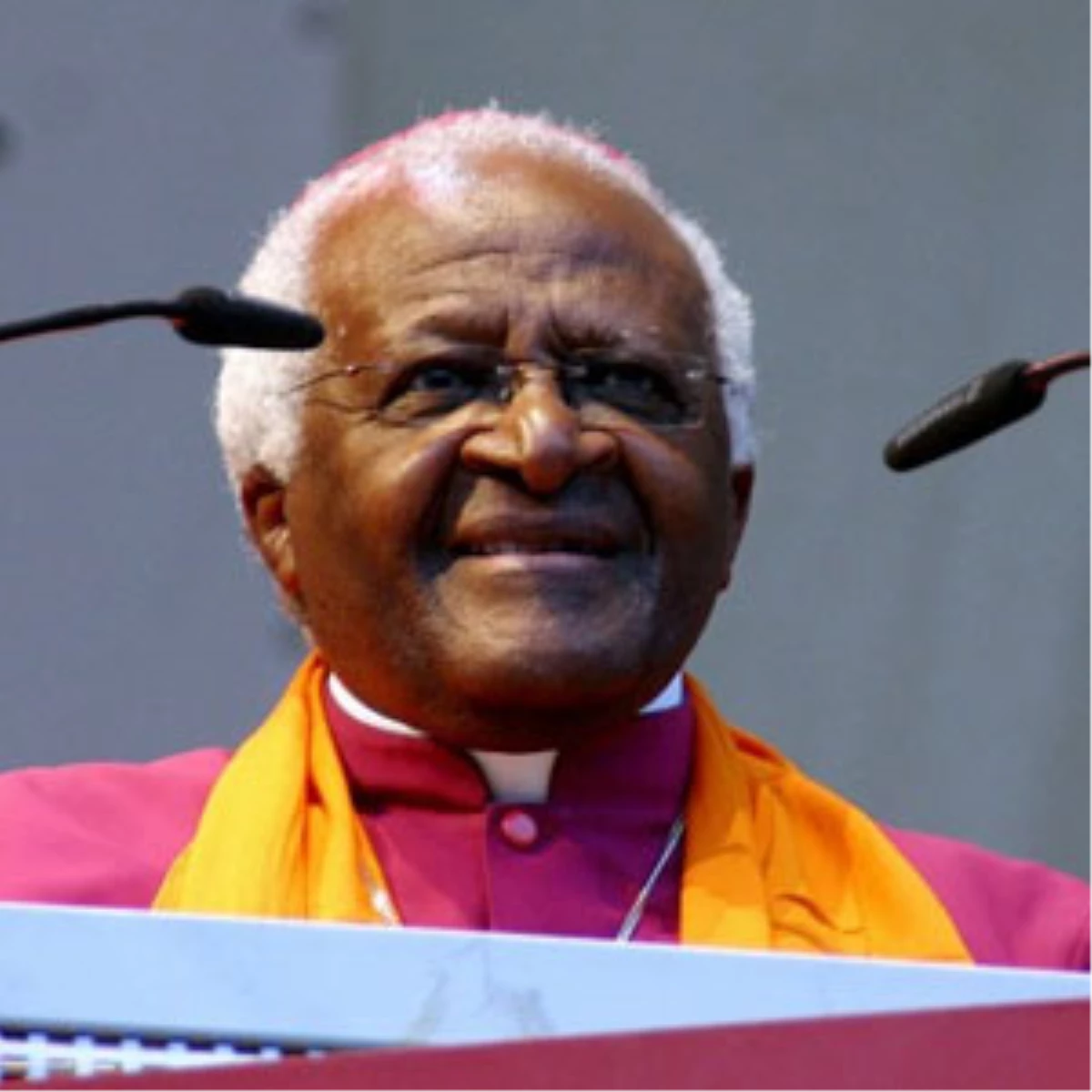 Nobel Ödüllü Başpiskopos Desmond Tutu Myanmar\'da