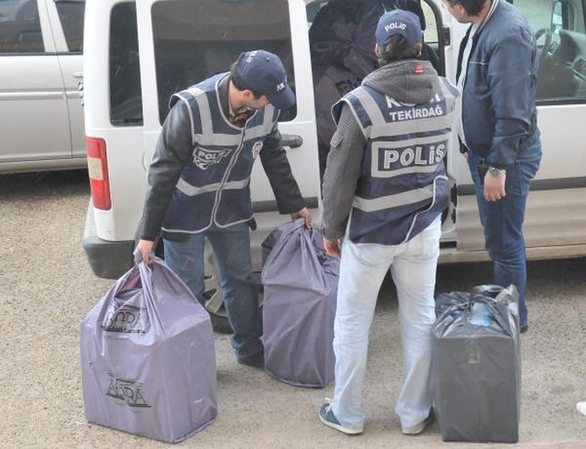 Otomobilden Kaçak Sigara Çıktı