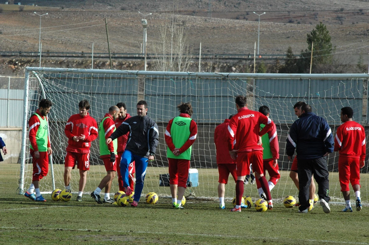 Sanica Boru Elazığspor\'da, Akhisar Belediyespor Maçı Hazırlıkları