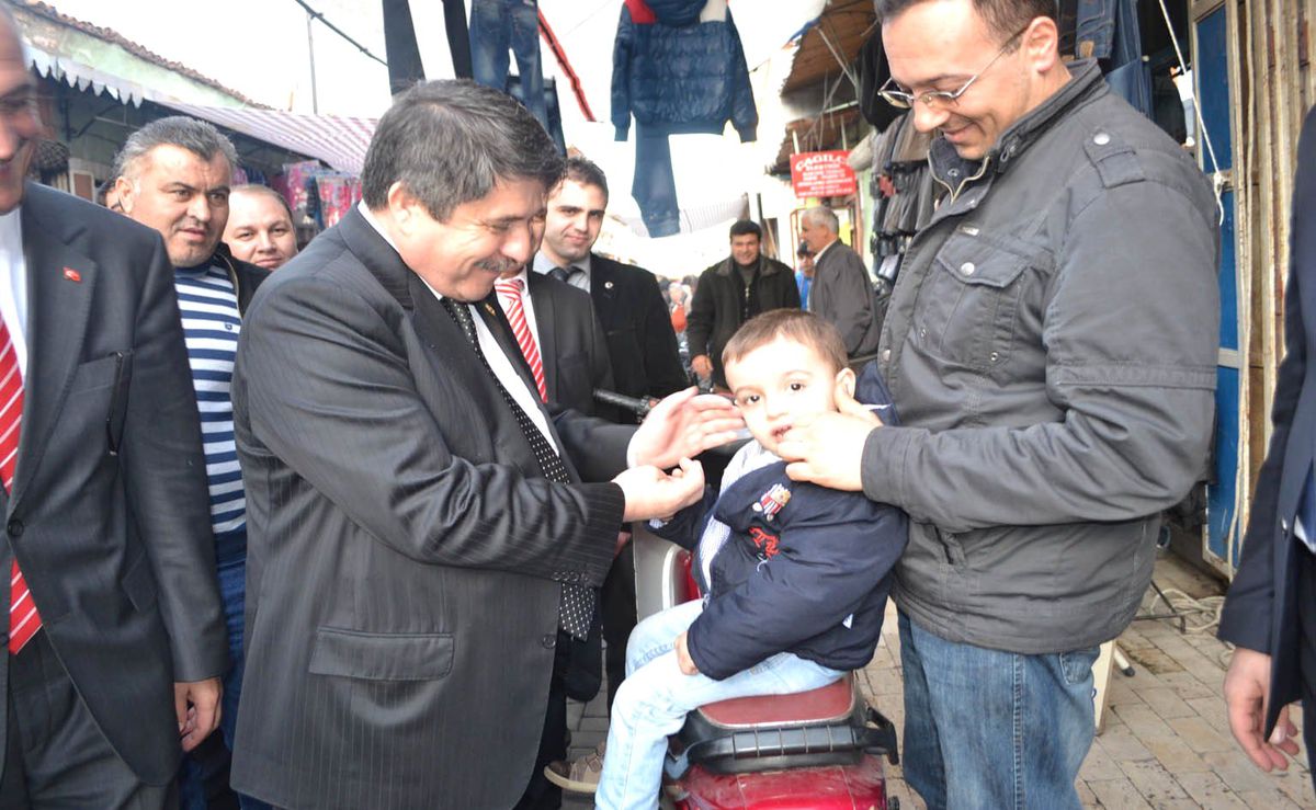 Tanrıverdi\'den Kula\'da Esnaf Ziyareti