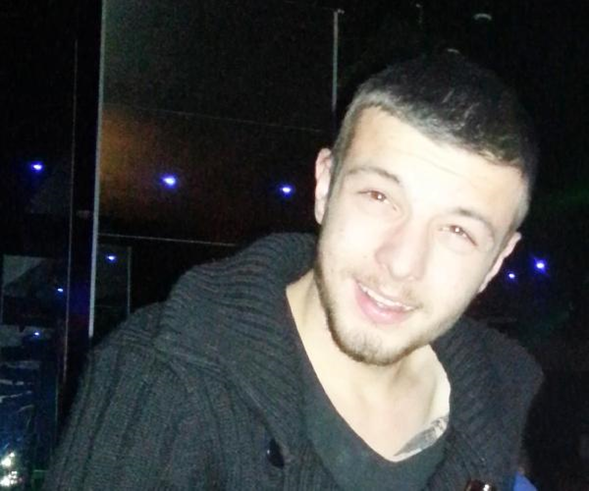 Üniversite Öğrencisi Evinin Önünde Bıçaklandı