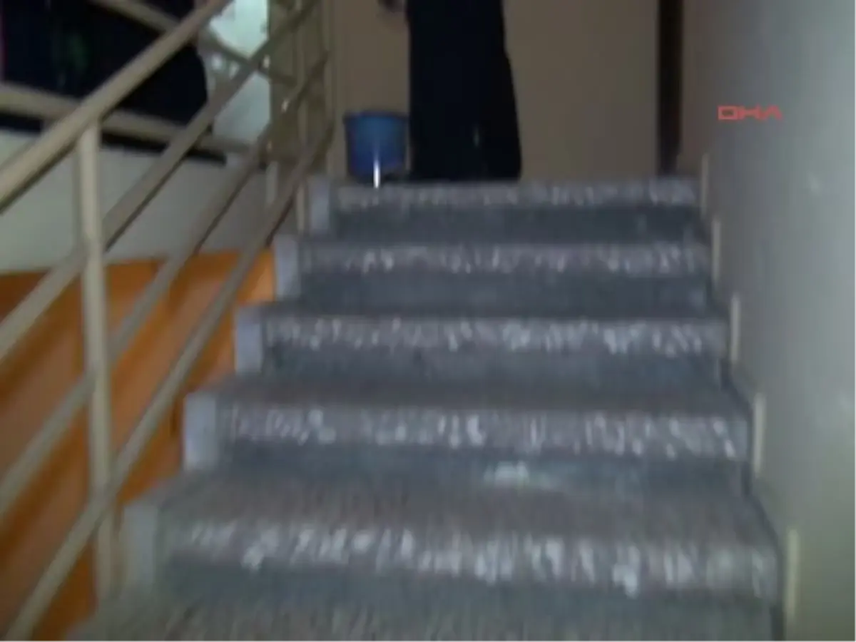 Yaşlı Kadın Dayak Yedi, İple Boğuldu, Ardından Boğazı Kesildi