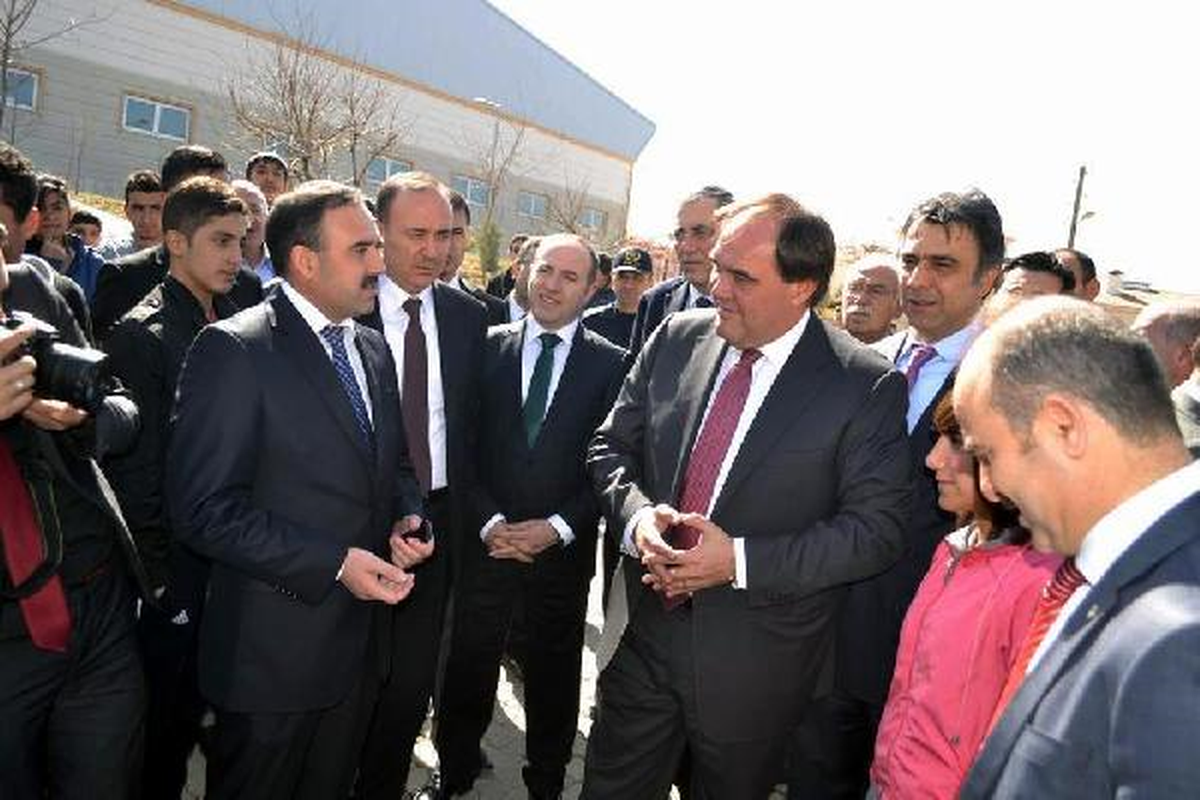 Demirören Siirt\'te İncelemelerde Bulundu