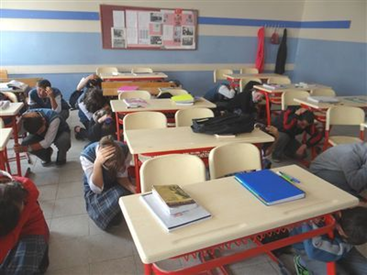 400 Öğrenciyle Deprem ve Yangın Tatbikatı
