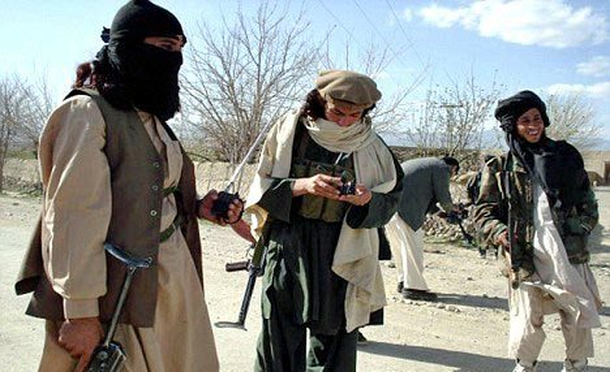 Afganistan\'da Taliban 17 Polisi Öldürdü