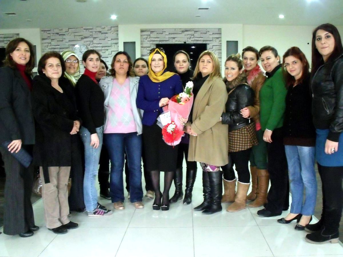 Ak Kadınlar Salihli\'de Seçim Startını Verdi