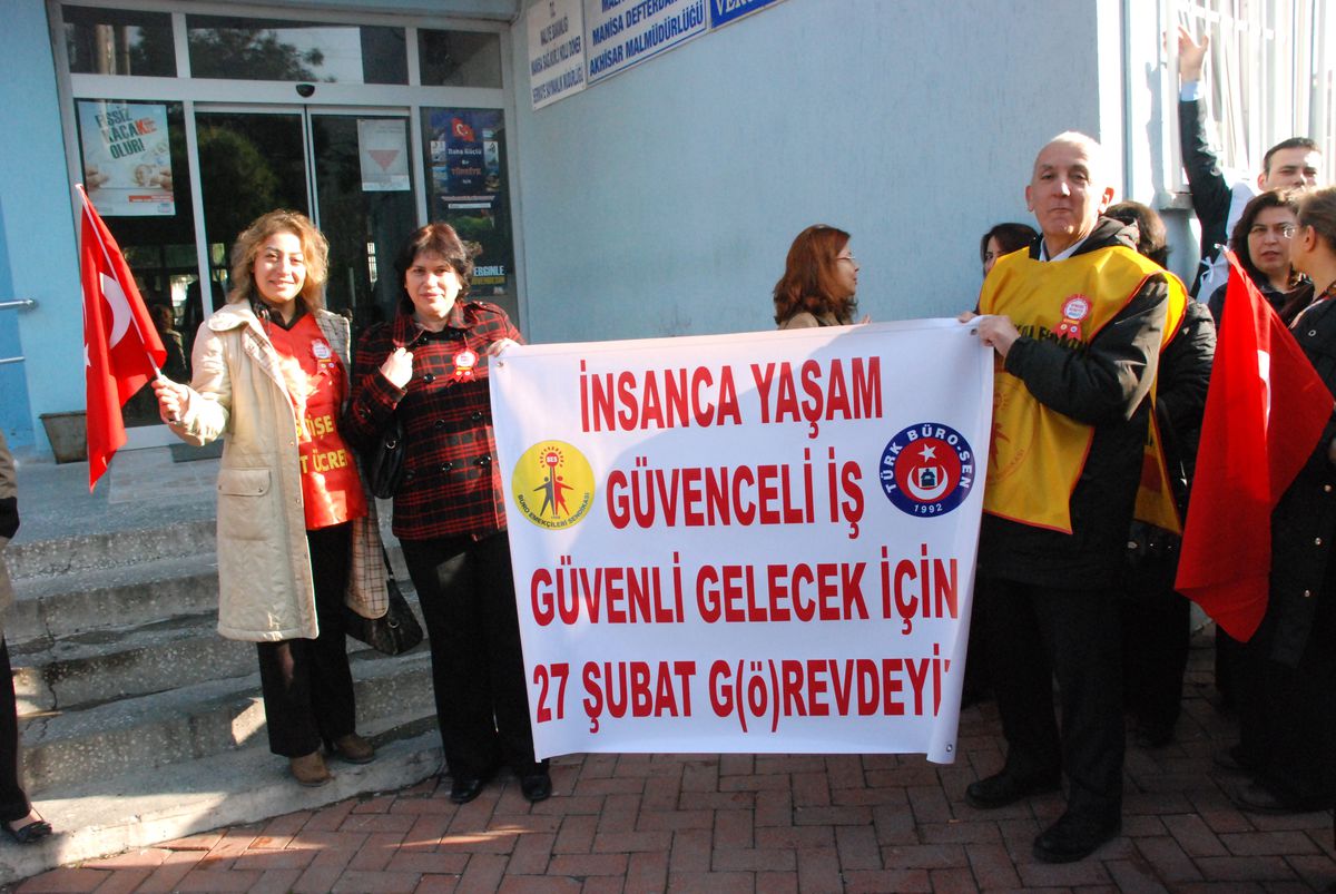 Akhisar\'da Memurlar Grev Yaptı