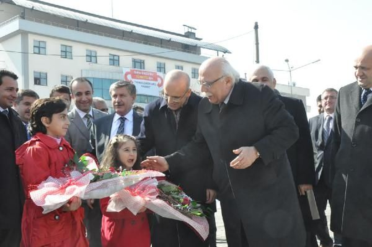 Bakanlar Şimşek ve Avcı Hakkari\'de