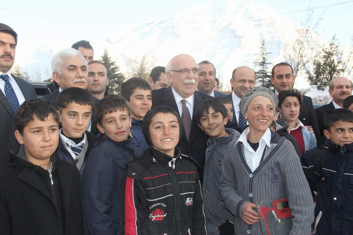 Bakanlar Şimşek ve Avcı Hakkari\'de