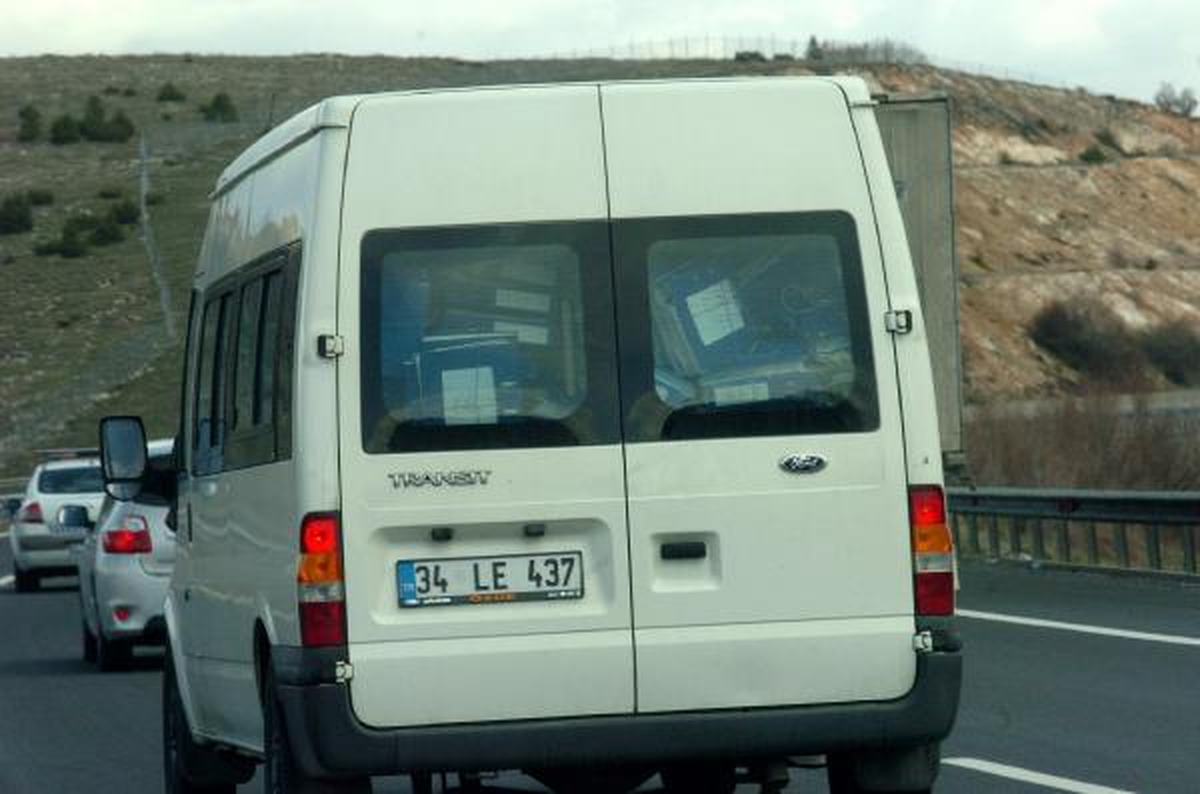Balyoz Davası Dosyalarını Taşıyan Minibüs, Tankların Arasında Yol Aldı