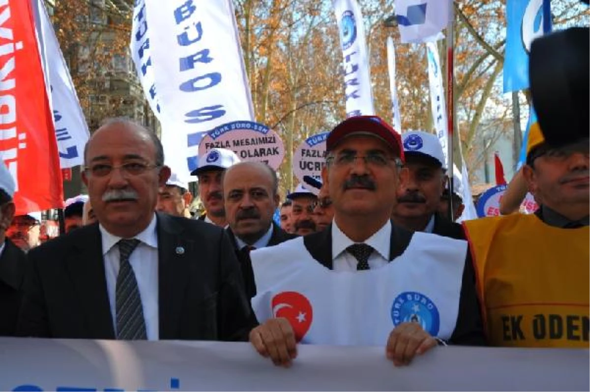 Bes ve Türk Büro-Sen Üyeleri, Maliye Bakanlığı Önünde Eylemi Yaptı
