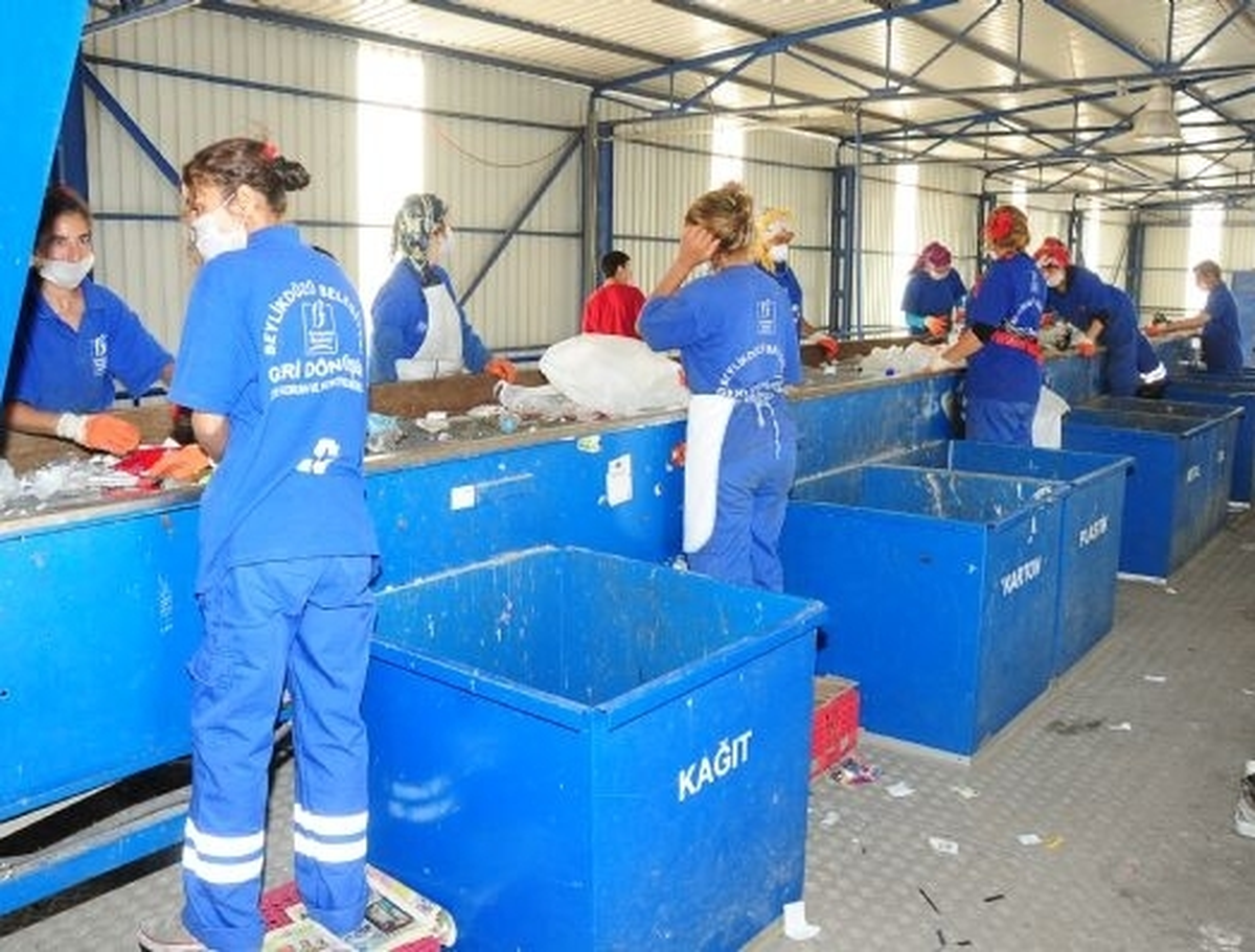 Beylikdüzü\'nde Atıklar Geri Dönüşüme Kazandırılıyor