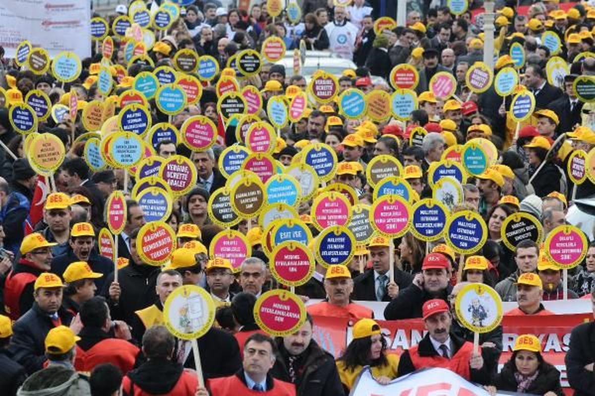 Büro Çalışanlarından Adliye Önünde Eylem