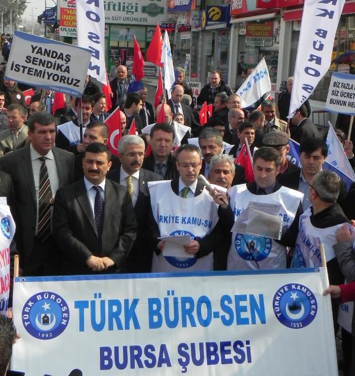 Bursa\'daki Memurlar da İş Bıraktı