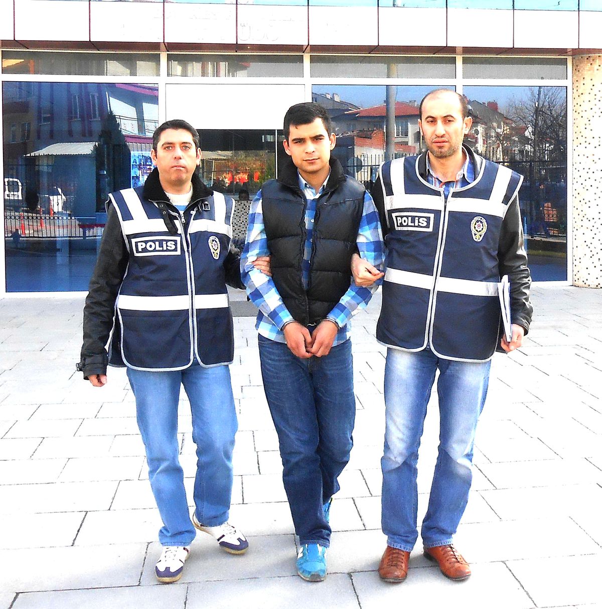 Çantasını Gasp Ettiği Kadını Yerlerde Sürükleyen Kapkaçcı Yakalandı