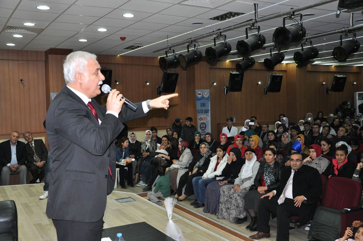 Derik\'te Nihat Hatipoğlu İzdihamı