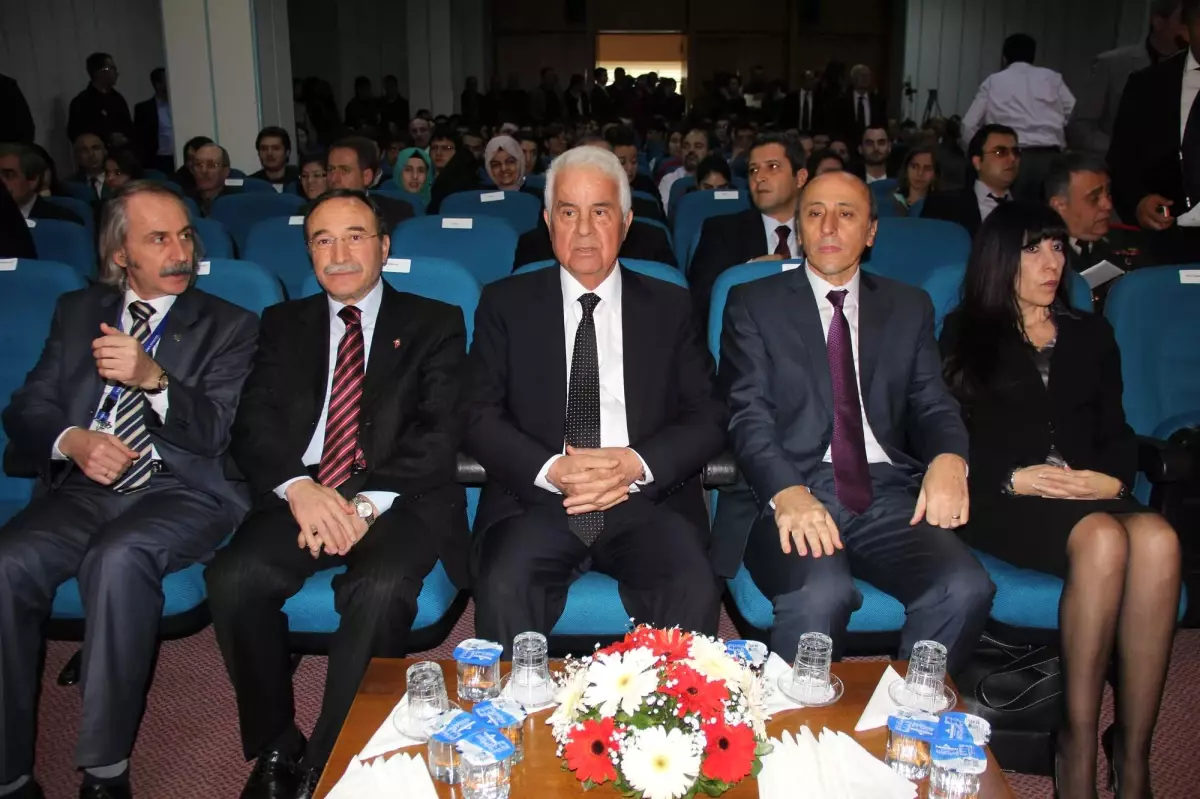 Derviş Eroğlu\'ndan "Sinek" Esprisi