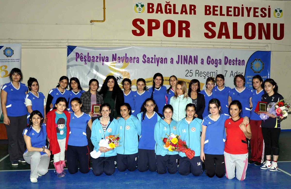 Diyarbakır\'da Kadın Voleybol Turnuvası Başladı