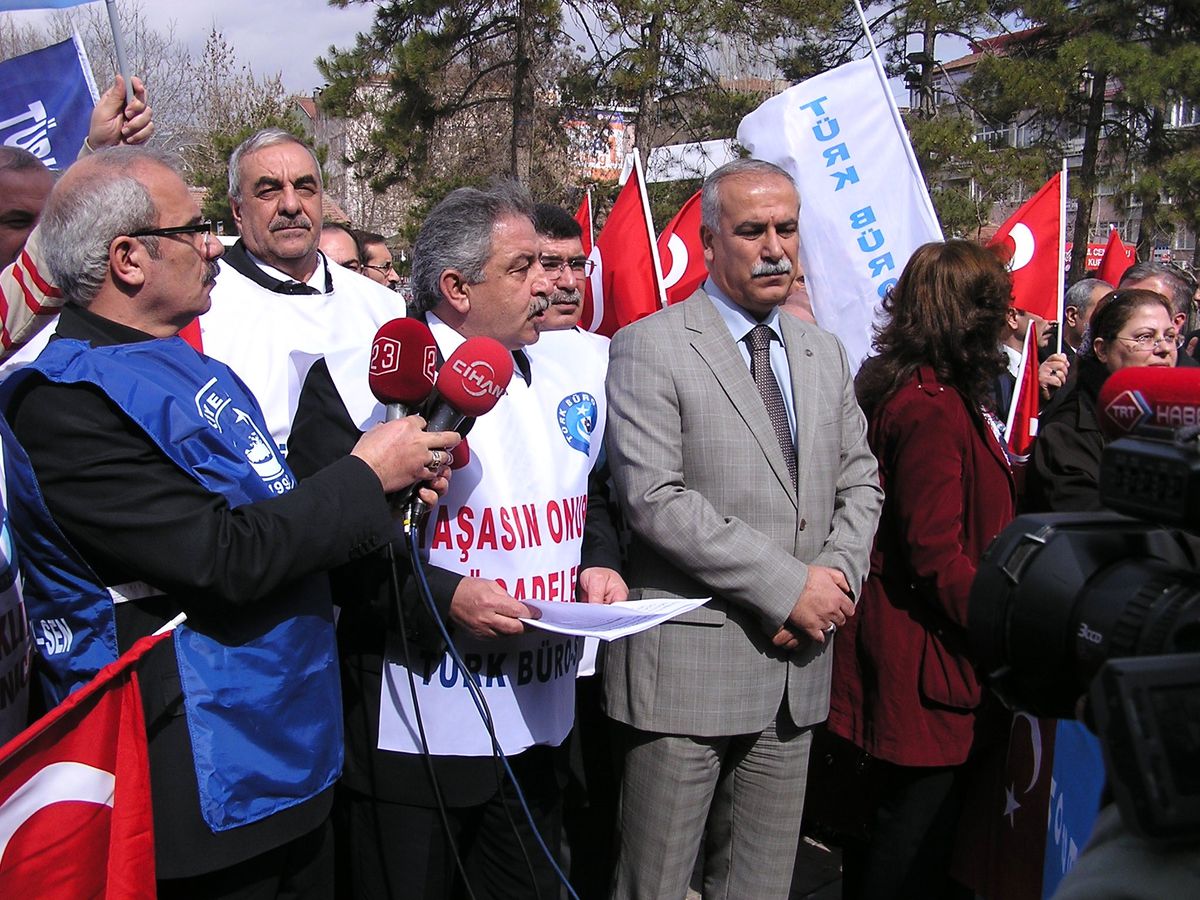 Elazığ\'da Türk Kamu-Sen Bir Günlük İş Bırakma Eylemi Yaptı