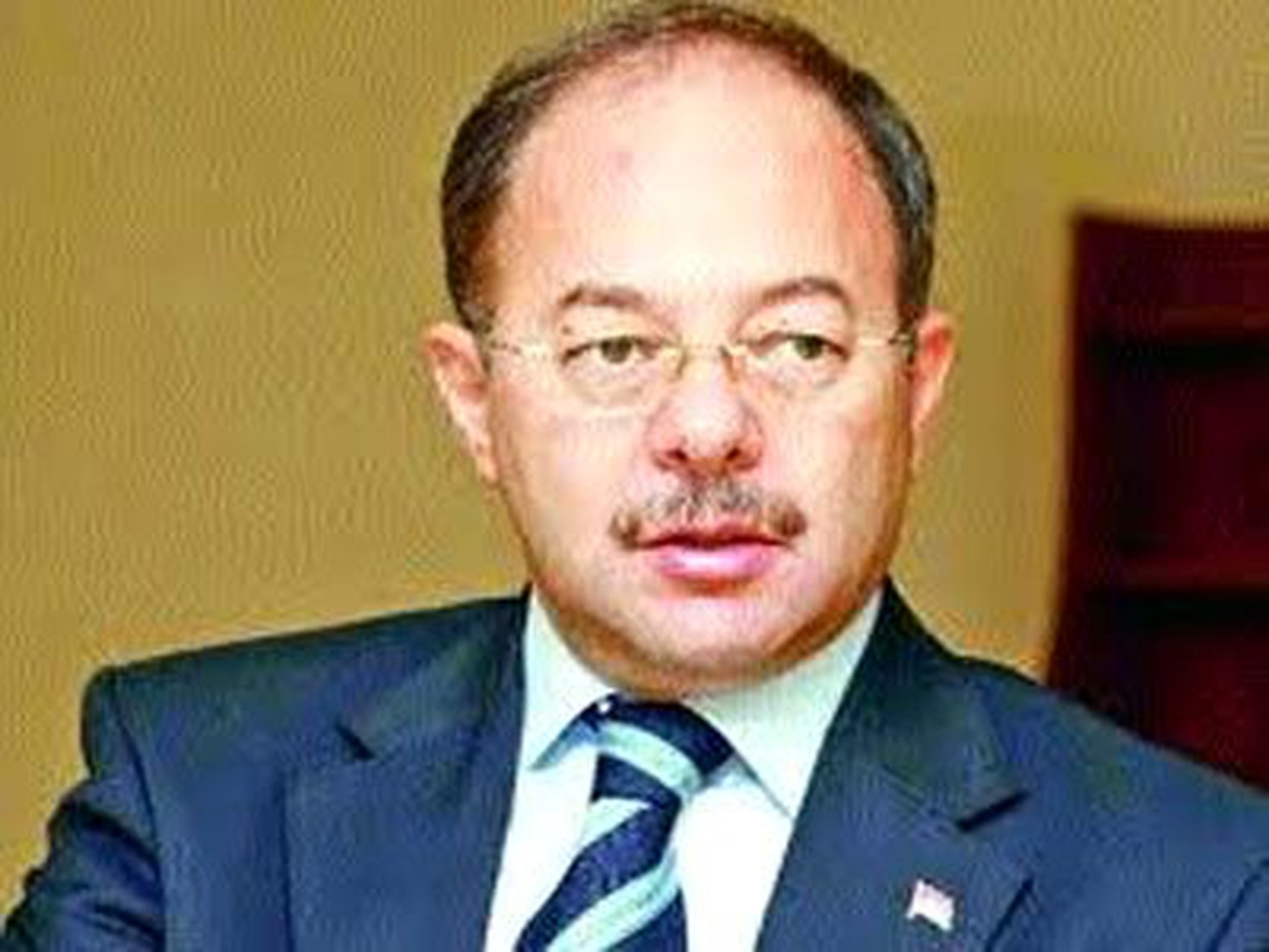 Eski Sağlık Bakanı Akdağ, Tankın Namlusunu Duvara Çevirdi