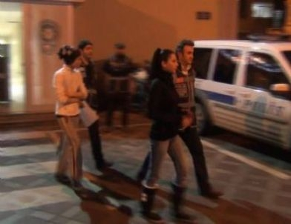 Fuhuş Yapan Travestileri Komşuları Yakalattı