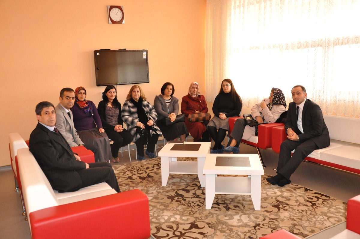 Gönül Elçileri Engelsiz Yaşam Merkezi ve Kadın Konuk Evi\'ni Ziyaret Etti