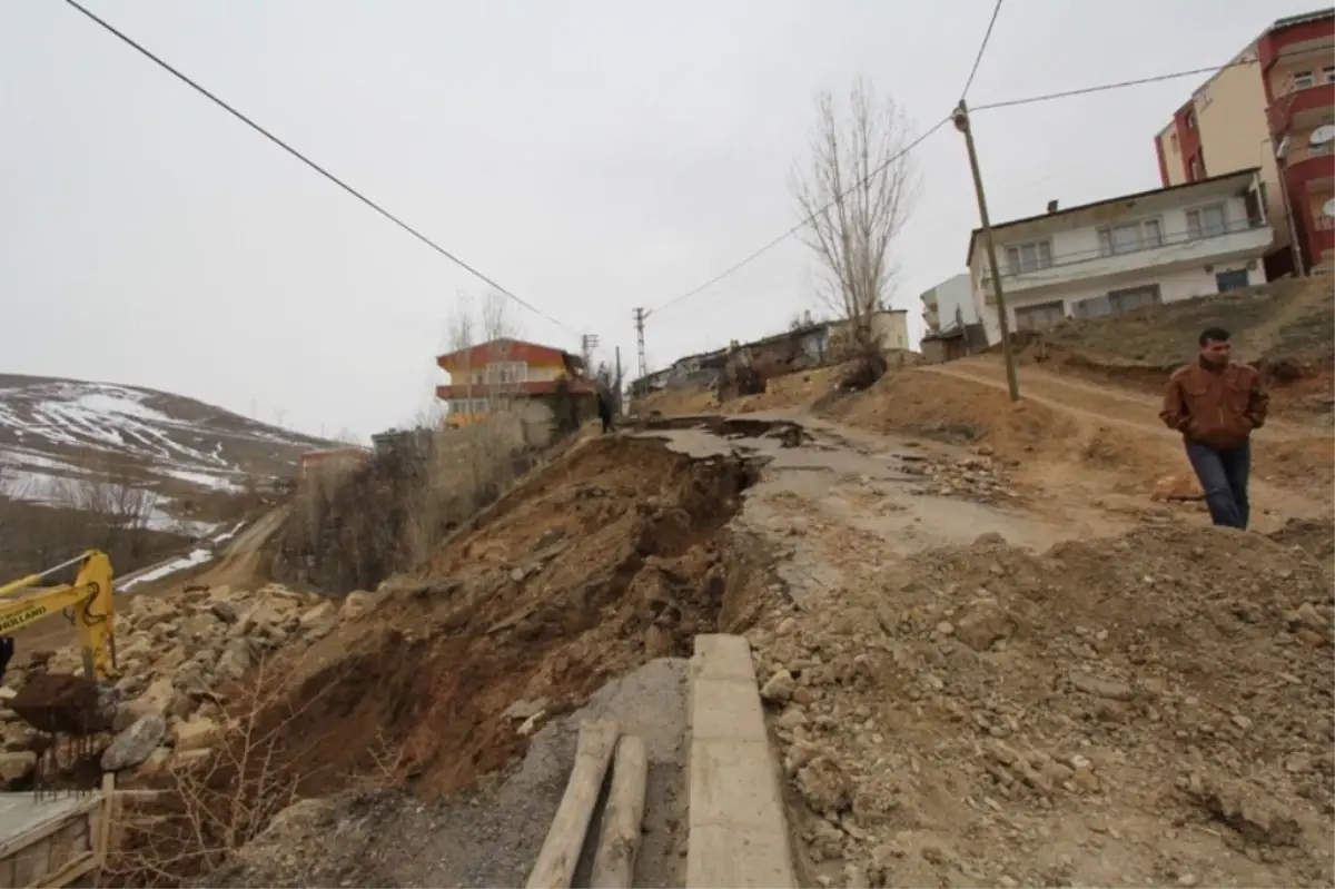 Heyelan Bölgesinde Çalışma Başlatıldı