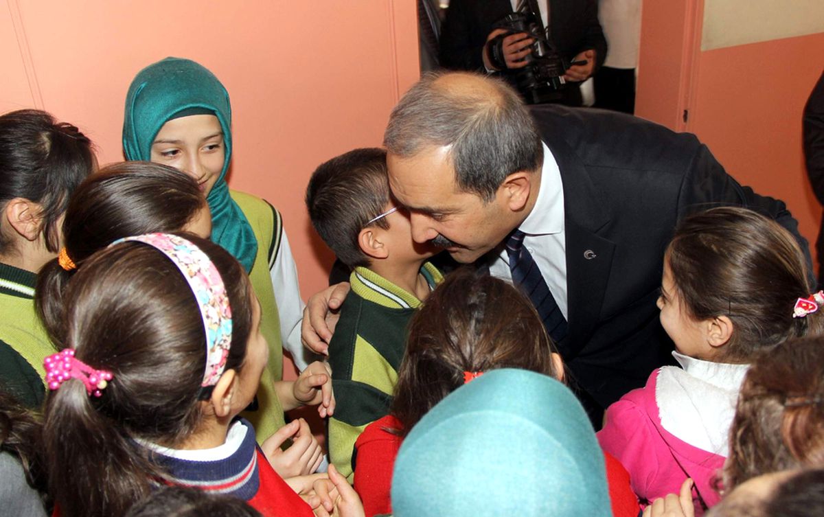 İhtiyaç Sahibi Öğrencilere Yardımlar Sürüyor