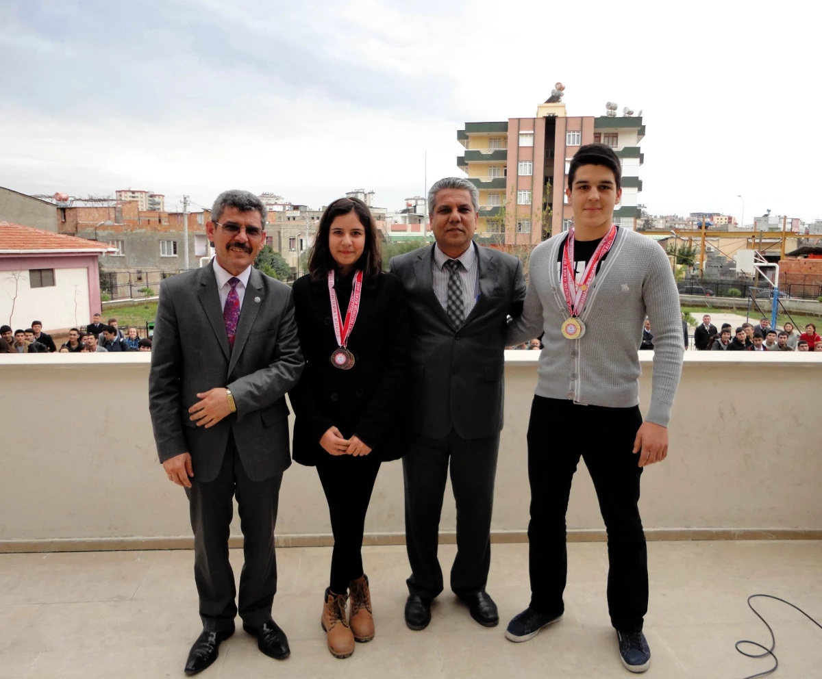 İlhan Atış Anadolu Lisesi Yüzmede 4 Madalya Kazandı