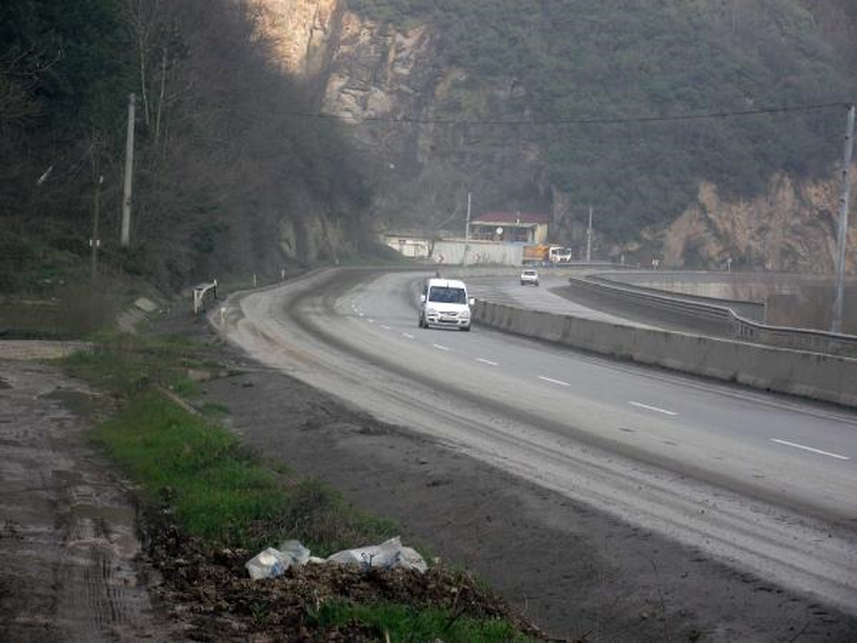 Karayolunda Çamur Tehlikesi