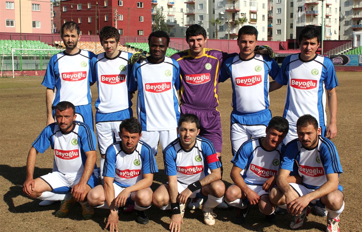 Köy Takımında Fildişili Futbolcu