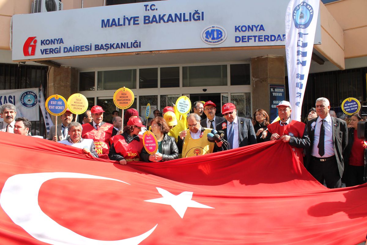 Maliye Çalışanlarından İş Bırakma Eylemi