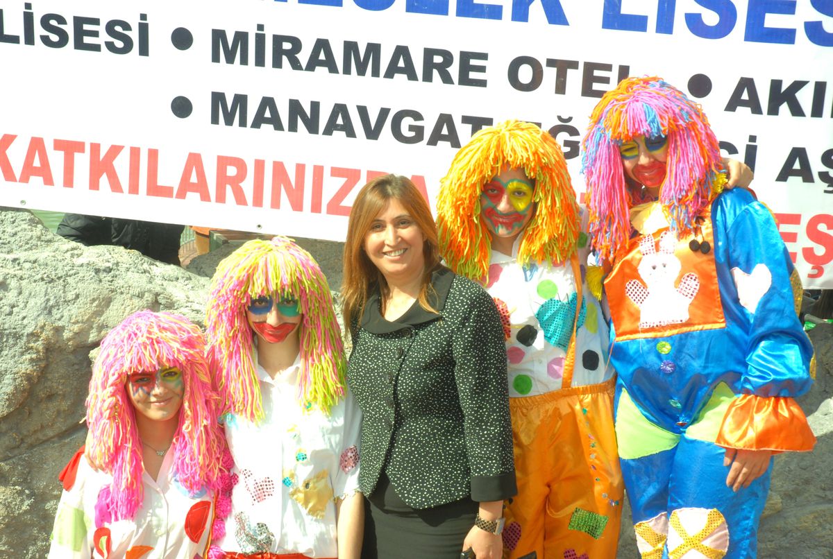 Manavgat\'ta Gıda ve Hediyelik Kermesi Düzenlendi
